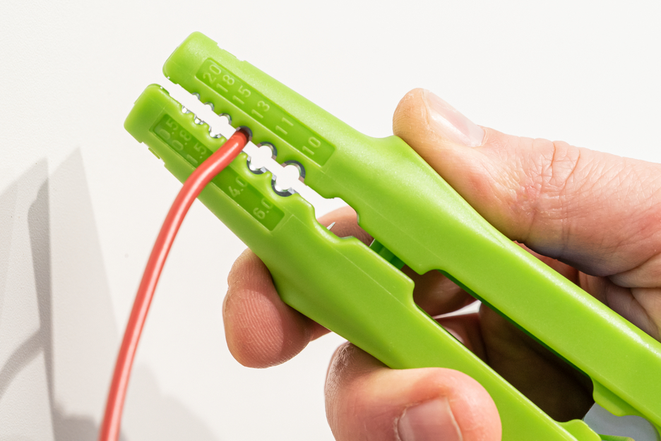 Multi-Stripper No. 400  Green Line | เครื่องมือปอกสายที่ยั่งยืน | เครื่องปอกสายอเนกประสงค์ ช่วงการทำงาน: ปอกสาย 0.5 - 6.0 มม.² | ลอกสาย 8 - 13 มม. Ø | อเนกประสงค์พร้อม 4 ฟังก์ชัน