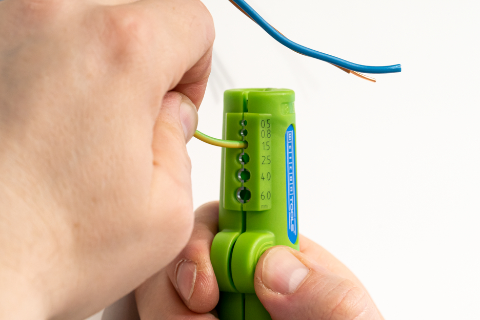 Quadro-Stripper No.16 Green Line | เครื่องมือลอกสายที่ยั่งยืน I เครื่องลอกสายหลายฟังก์ชัน, ช่วงการลอก 0.5 - 6.0 มม² I การลอกสาย 8 - 13 มม. Ø