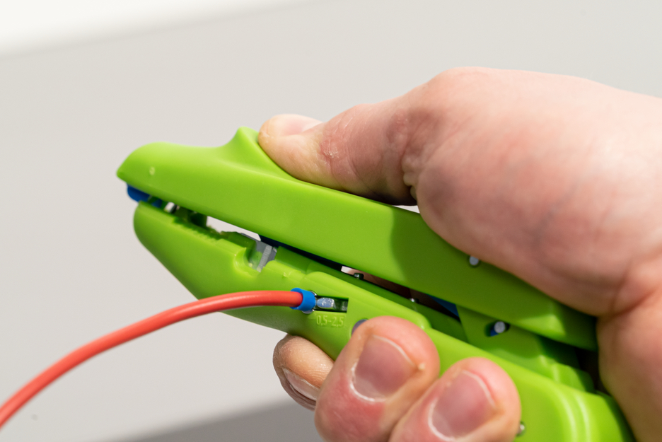 Duo-Crimp No. 300 Green Line | เครื่องมือปอกสายที่ยั่งยืน | สำหรับปอกสายและย้ำสาย | ช่วงการทำงาน 0.5 มม.² - 6.0 มม.²