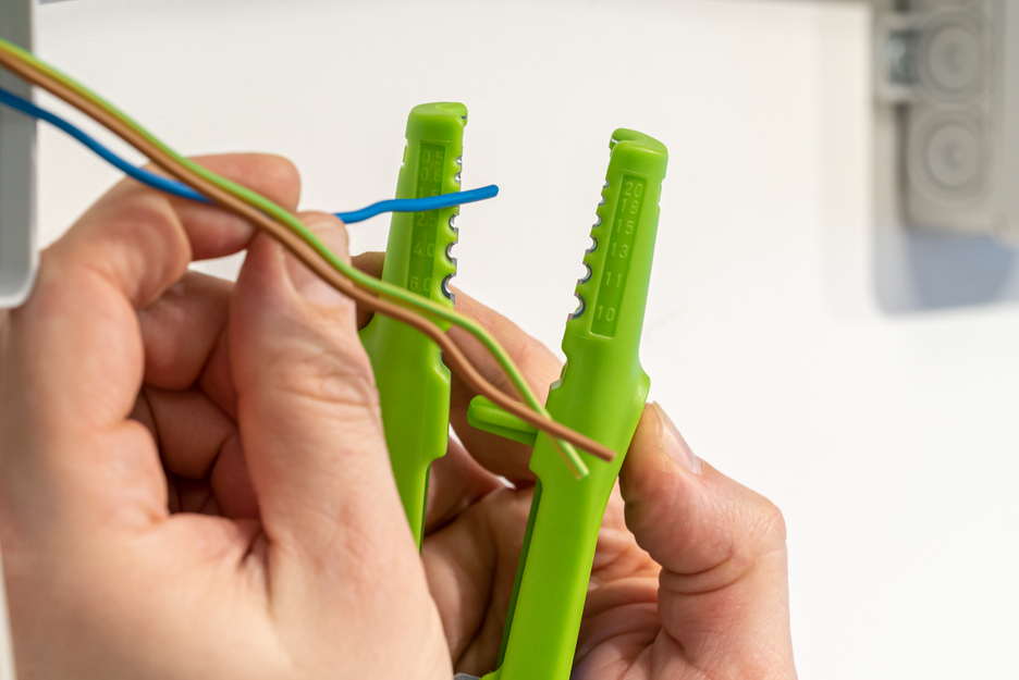 Multi-Stripper No. 400  Green Line | เครื่องมือปอกสายที่ยั่งยืน | เครื่องปอกสายอเนกประสงค์ ช่วงการทำงาน: ปอกสาย 0.5 - 6.0 มม.² | ลอกสาย 8 - 13 มม. Ø | อเนกประสงค์พร้อม 4 ฟังก์ชัน