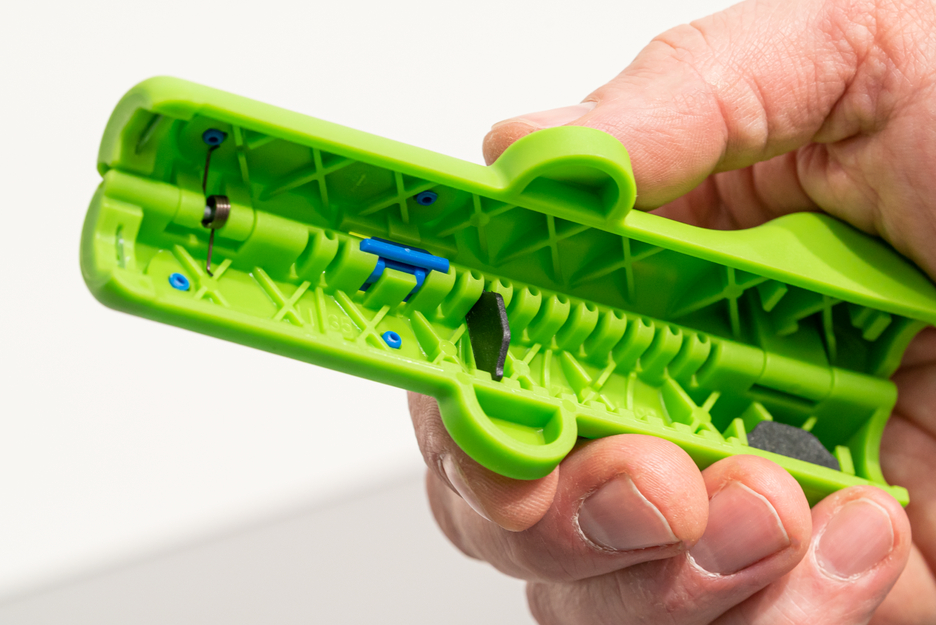 เครื่องลอกสายรอบหมายเลข 13 รุ่น Green Line | เครื่องมือลอกสายที่ยั่งยืน I สำหรับการลอกสายรอบทั่วไปทั้งหมด I ช่วงการทำงาน 6.0 - 13.0 มม. Ø