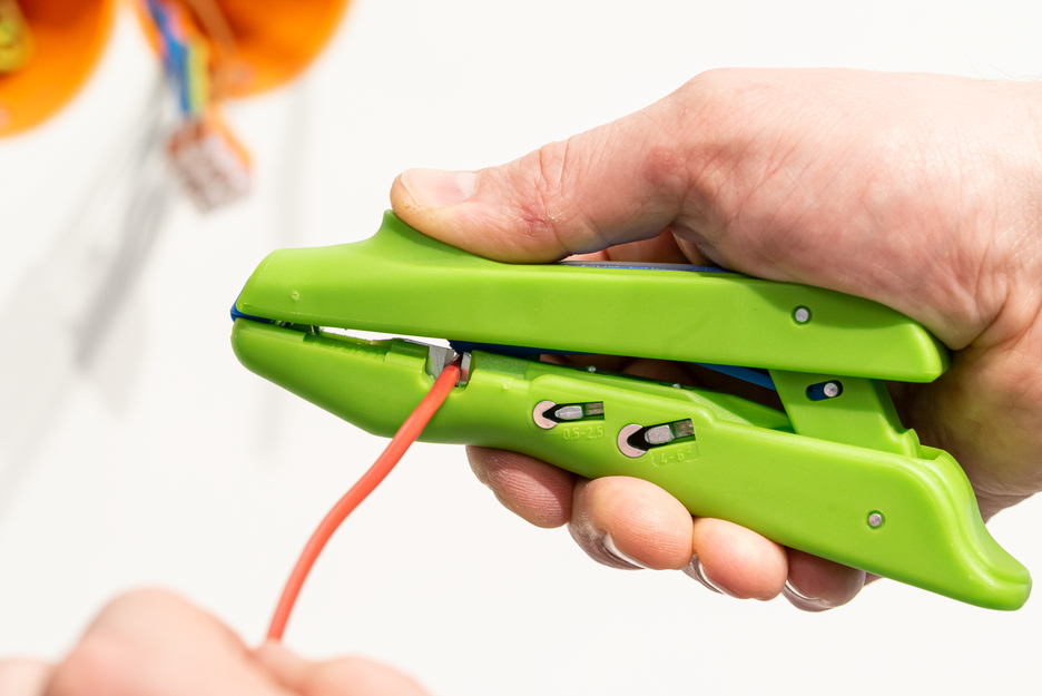 Duo-Crimp No. 300 Green Line | เครื่องมือปอกสายที่ยั่งยืน | สำหรับปอกสายและย้ำสาย | ช่วงการทำงาน 0.5 มม.² - 6.0 มม.²