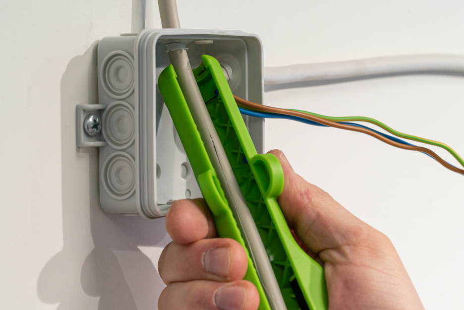 เครื่องลอกสายรอบหมายเลข 13 รุ่น Green Line | เครื่องมือลอกสายที่ยั่งยืน I สำหรับการลอกสายรอบทั่วไปทั้งหมด I ช่วงการทำงาน 6.0 - 13.0 มม. Ø