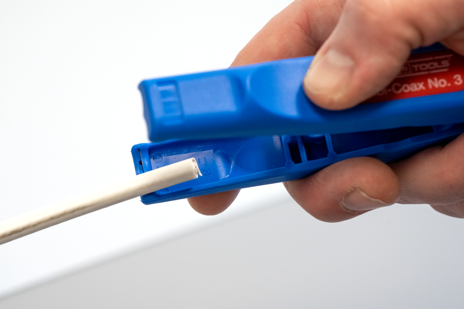 Combi-Coax หมายเลข 3 | สำหรับการลอกและการลอกสายโคแอกเชียล I รวมถึงคีมตัดด้านข้าง I ช่วงการทำงาน 4.8 - 7.5 มม. Ø