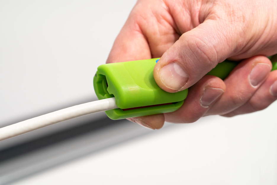 Coax-Stripper หมายเลข 1 F Plus Green Line - เหมาะสำหรับปลั๊ก F-screw connectors | เครื่องมือลอกสายที่ยั่งยืน I สำหรับการลอกและการลอกสายโคแอกเซียล รวมถึงเครื่องมือช่วยในการคลายเกลียว