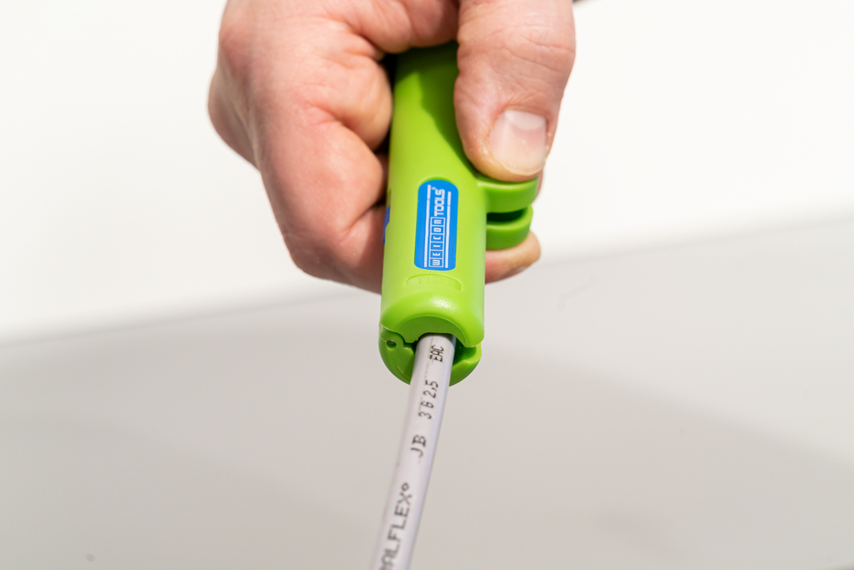 เครื่องลอกสายรอบหมายเลข 13 รุ่น Green Line | เครื่องมือลอกสายที่ยั่งยืน I สำหรับการลอกสายรอบทั่วไปทั้งหมด I ช่วงการทำงาน 6.0 - 13.0 มม. Ø