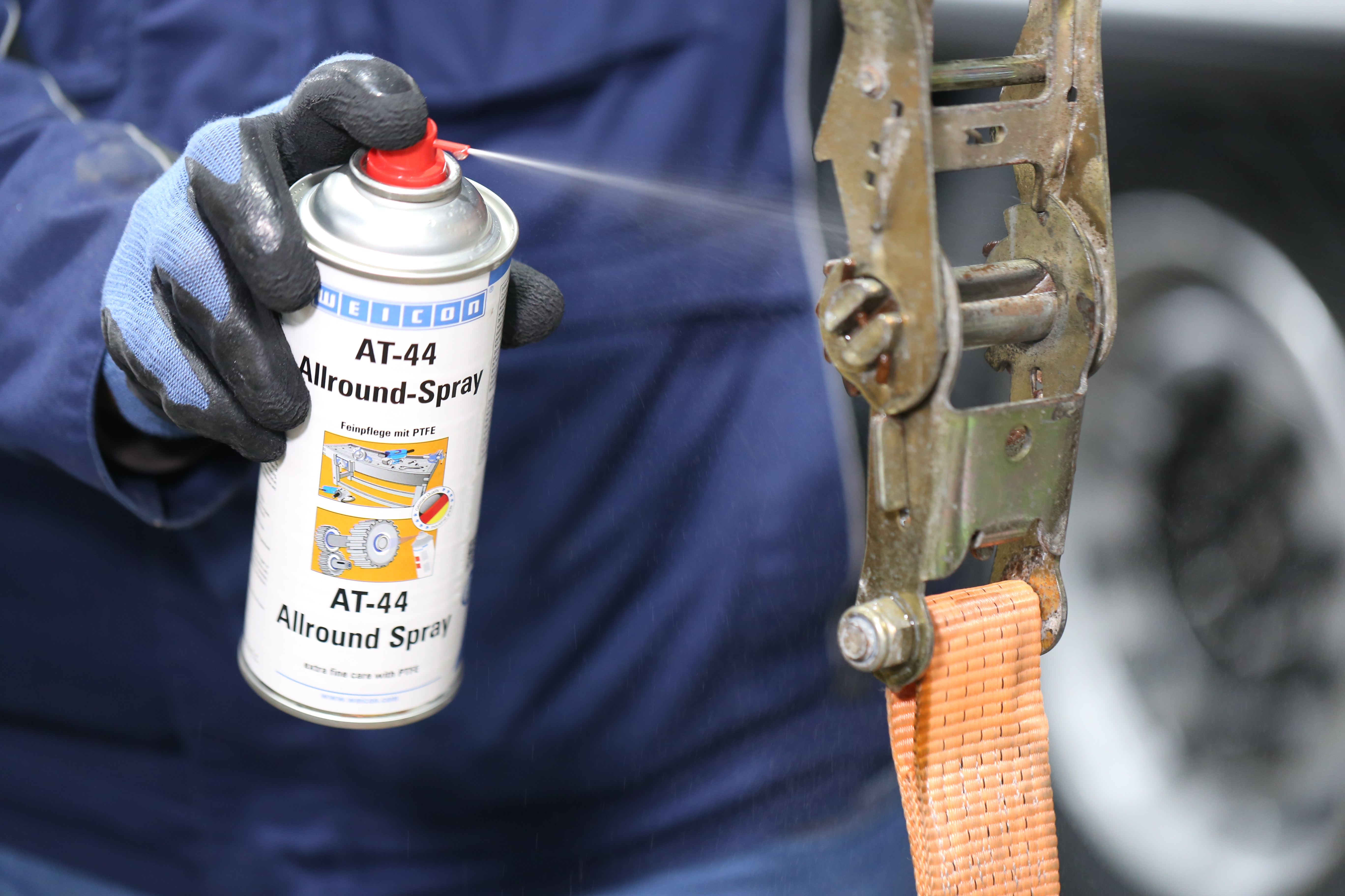 AT-44 สเปรย์อเนกประสงค์ | น้ำมันหล่อลื่นและน้ำมันอเนกประสงค์ที่มี PTFE