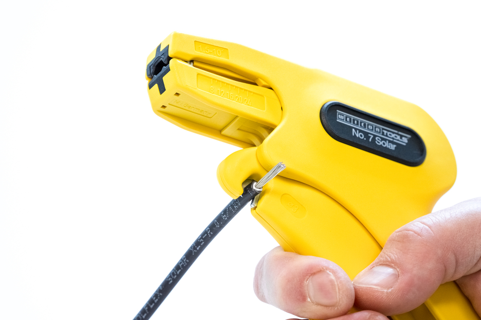 เครื่องปอกสายไฟ No. 7 Solar | สำหรับการปอกและลอกสายไฟโซลาร์เซลล์ทั่วไป (เช่น H1Z2Z2-K) ที่มีหน้าตัดตั้งแต่ 1.5 - 10 มม.²