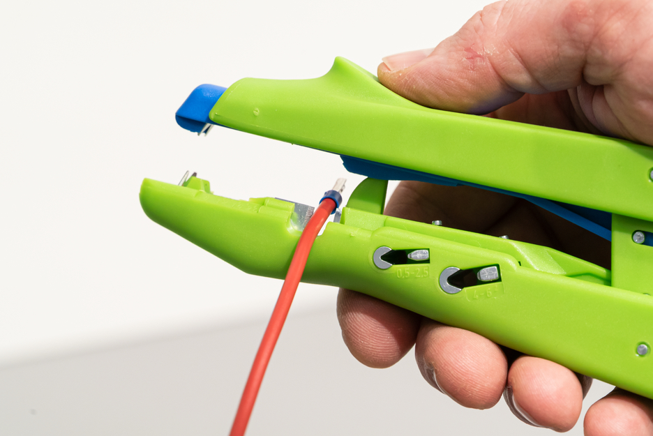 Duo-Crimp No. 300 Green Line | เครื่องมือปอกสายที่ยั่งยืน | สำหรับปอกสายและย้ำสาย | ช่วงการทำงาน 0.5 มม.² - 6.0 มม.²