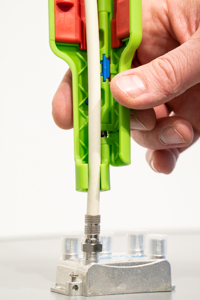 Coax-Stripper หมายเลข 1 F Plus Green Line - เหมาะสำหรับปลั๊ก F-screw connectors | เครื่องมือลอกสายที่ยั่งยืน I สำหรับการลอกและการลอกสายโคแอกเซียล รวมถึงเครื่องมือช่วยในการคลายเกลียว