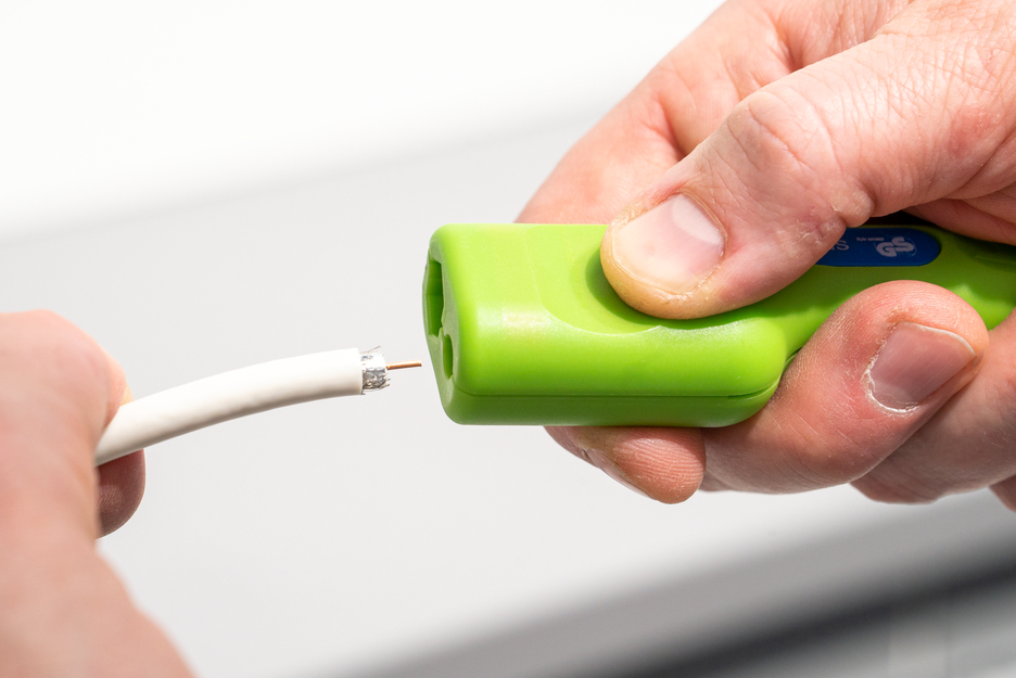 Coax-Stripper หมายเลข 1 F Plus Green Line - เหมาะสำหรับปลั๊ก F-screw connectors | เครื่องมือลอกสายที่ยั่งยืน I สำหรับการลอกและการลอกสายโคแอกเซียล รวมถึงเครื่องมือช่วยในการคลายเกลียว