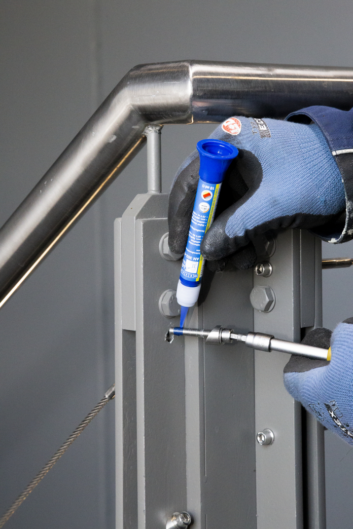 WEICONLOCK® AN 302-43 กาวล็อกเกลียว | ความแข็งแรงปานกลาง, ความเข้มข้นสูง, ผ่านการรับรองใช้กับการผลิตน้ำดื่ม