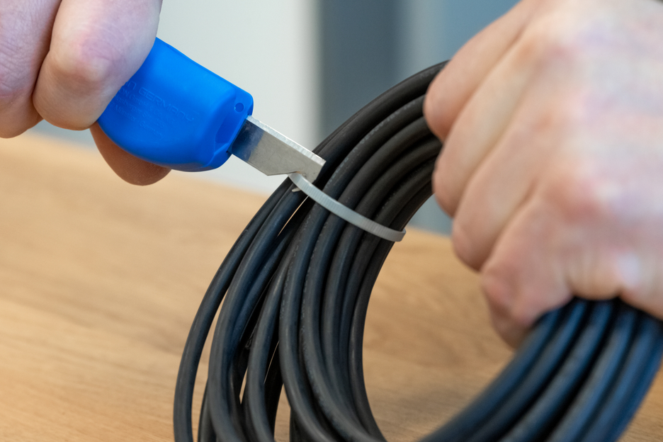 เครื่องลอกสาย Quadro-Stripper หมายเลข 16 | เครื่องลอกสายแบบหลายฟังก์ชัน I ช่วงการทำงานการลอกสาย 0.5 - 6.0 mm² / การลอกสาย 8 - 13 มม. Ø