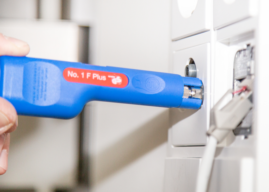 Coax-Stripper หมายเลข 1 F Plus - เหมาะสำหรับปลั๊ก F-screw connectors | สำหรับการลอกและการลอกสายโคแอกเซียล รวมถึงเครื่องมือช่วยในการคลายเกลียว