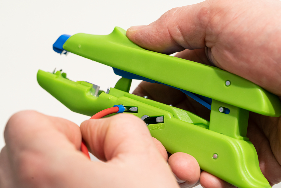 Duo-Crimp No. 300 Green Line | เครื่องมือปอกสายที่ยั่งยืน | สำหรับปอกสายและย้ำสาย | ช่วงการทำงาน 0.5 มม.² - 6.0 มม.²