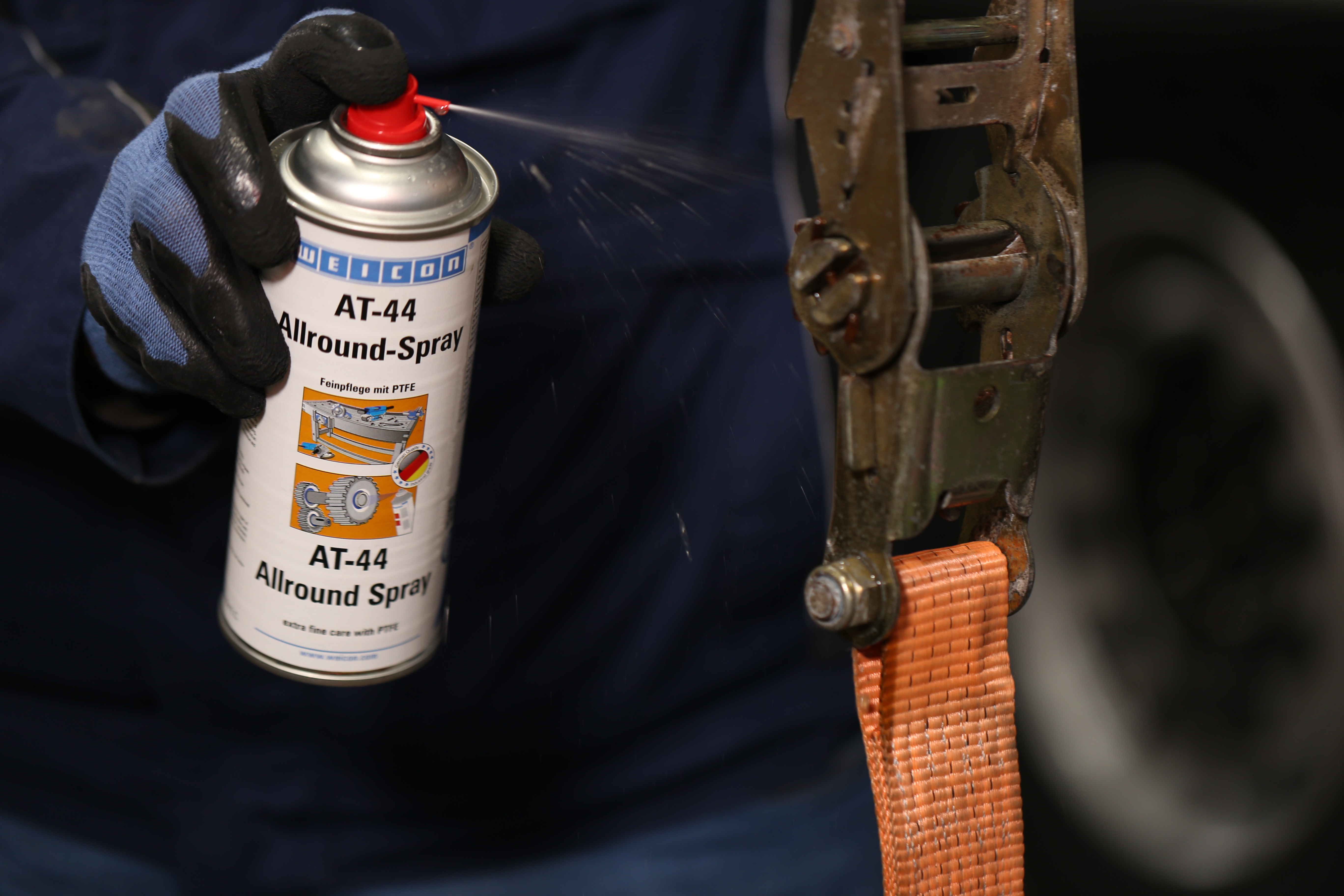 AT-44 สเปรย์อเนกประสงค์ | น้ำมันหล่อลื่นและน้ำมันอเนกประสงค์ที่มี PTFE