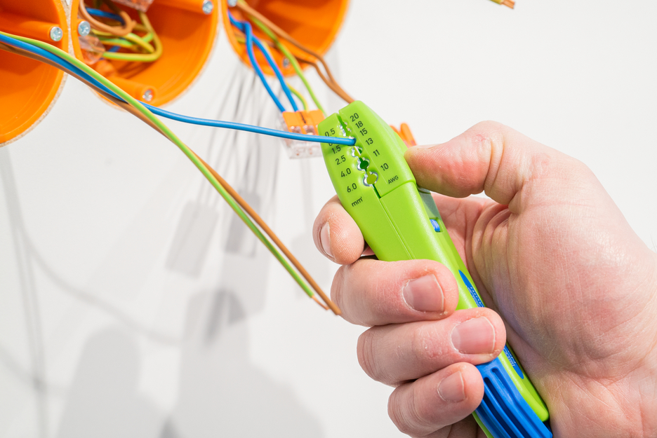 เครื่องปอกสายเคเบิล รุ่น S 4 - 28 Multi Green Line | เครื่องมือปอกสายที่ยั่งยืน | พร้อมฟังก์ชันการปอกสายในตัว | ช่วงการทำงาน 4 - 28 มม. Ø