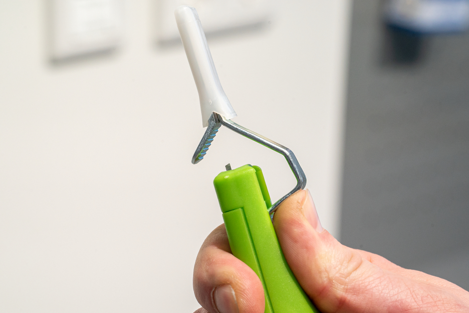 เครื่องปอกสายเคเบิล รุ่น 4 - 28 H Green Line | เครื่องมือปอกสายที่ยั่งยืน | ใบมีดตะขอและฝาครอบป้องกัน | ช่วงการทำงาน 4 - 28 มม. Ø