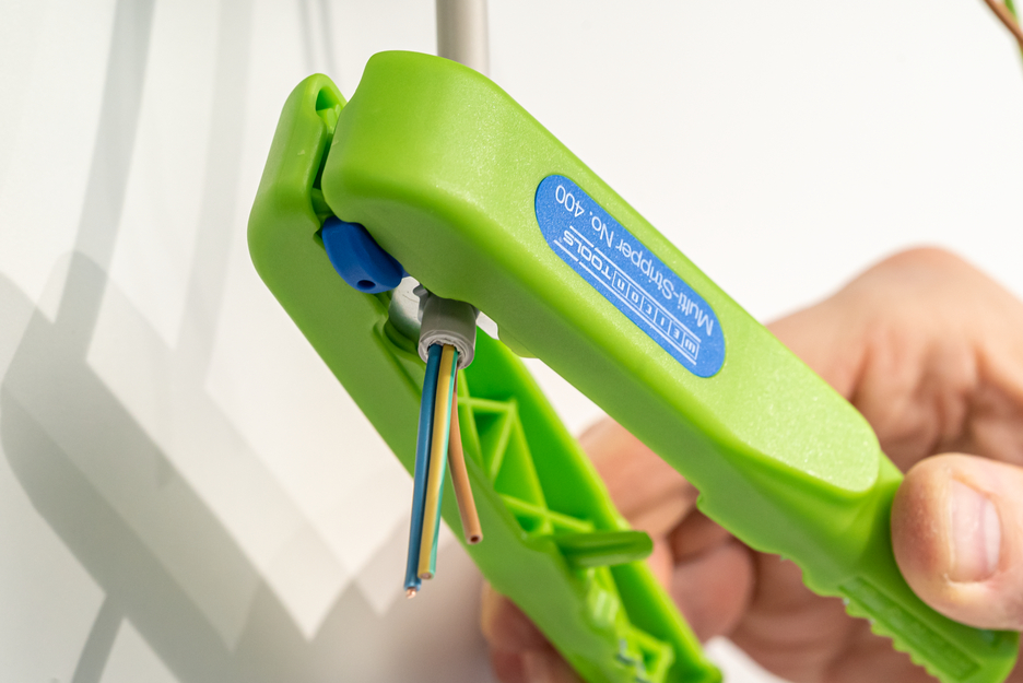 Multi-Stripper No. 400  Green Line | เครื่องมือปอกสายที่ยั่งยืน | เครื่องปอกสายอเนกประสงค์ ช่วงการทำงาน: ปอกสาย 0.5 - 6.0 มม.² | ลอกสาย 8 - 13 มม. Ø | อเนกประสงค์พร้อม 4 ฟังก์ชัน