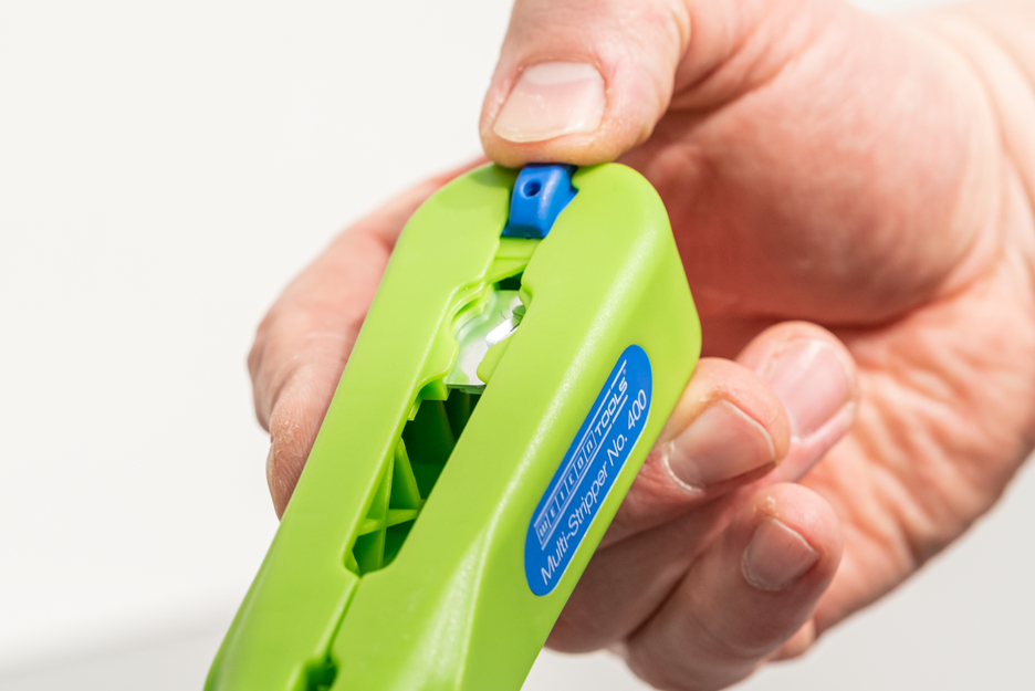 Multi-Stripper No. 400  Green Line | เครื่องมือปอกสายที่ยั่งยืน | เครื่องปอกสายอเนกประสงค์ ช่วงการทำงาน: ปอกสาย 0.5 - 6.0 มม.² | ลอกสาย 8 - 13 มม. Ø | อเนกประสงค์พร้อม 4 ฟังก์ชัน