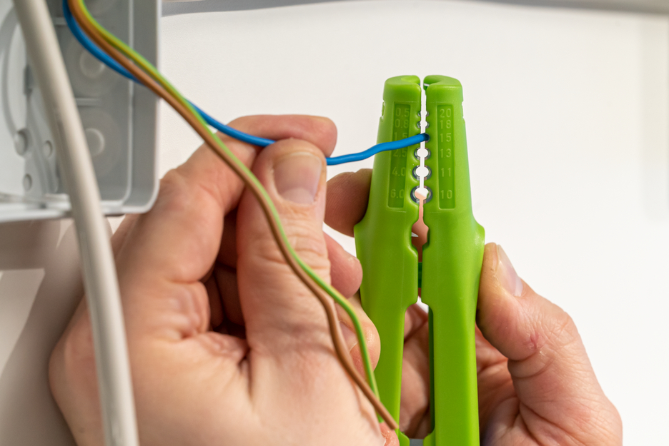 Multi-Stripper No. 400  Green Line | เครื่องมือปอกสายที่ยั่งยืน | เครื่องปอกสายอเนกประสงค์ ช่วงการทำงาน: ปอกสาย 0.5 - 6.0 มม.² | ลอกสาย 8 - 13 มม. Ø | อเนกประสงค์พร้อม 4 ฟังก์ชัน