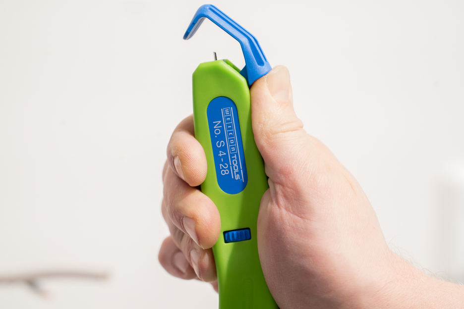 เครื่องปอกสายเคเบิล รุ่น S 4 - 28 Green Line | เครื่องมือปอกสายที่ยั่งยืน | พร้อมใบมีดตะขอที่สามารถดึงกลับได้ | ช่วงการทำงาน 4 - 28 มม. Ø