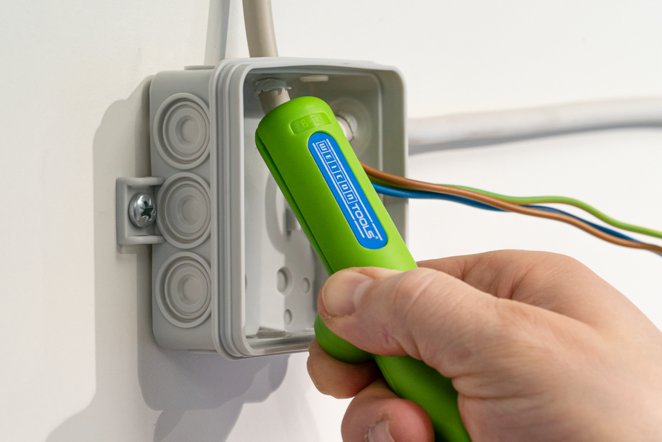 เครื่องลอกสายรอบหมายเลข 13 รุ่น Green Line | เครื่องมือลอกสายที่ยั่งยืน I สำหรับการลอกสายรอบทั่วไปทั้งหมด I ช่วงการทำงาน 6.0 - 13.0 มม. Ø