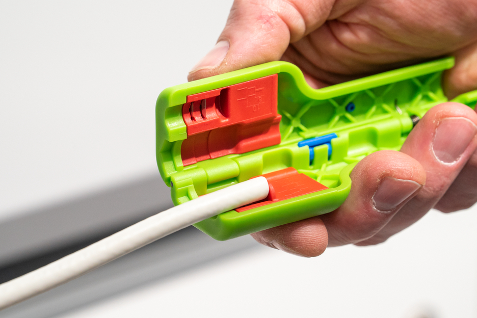 Coax-Stripper หมายเลข 1 F Plus Green Line - เหมาะสำหรับปลั๊ก F-screw connectors | เครื่องมือลอกสายที่ยั่งยืน I สำหรับการลอกและการลอกสายโคแอกเซียล รวมถึงเครื่องมือช่วยในการคลายเกลียว