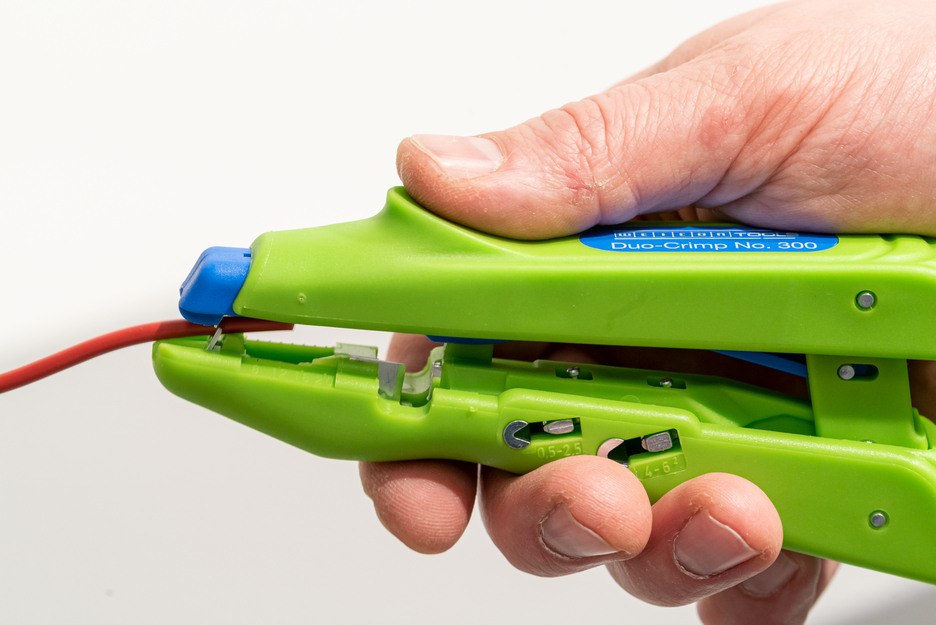 Duo-Crimp No. 300 Green Line | เครื่องมือปอกสายที่ยั่งยืน | สำหรับปอกสายและย้ำสาย | ช่วงการทำงาน 0.5 มม.² - 6.0 มม.²