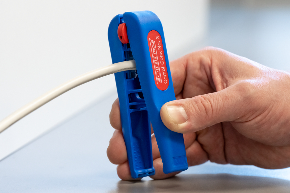 Combi-Coax หมายเลข 3 | สำหรับการลอกและการลอกสายโคแอกเชียล I รวมถึงคีมตัดด้านข้าง I ช่วงการทำงาน 4.8 - 7.5 มม. Ø