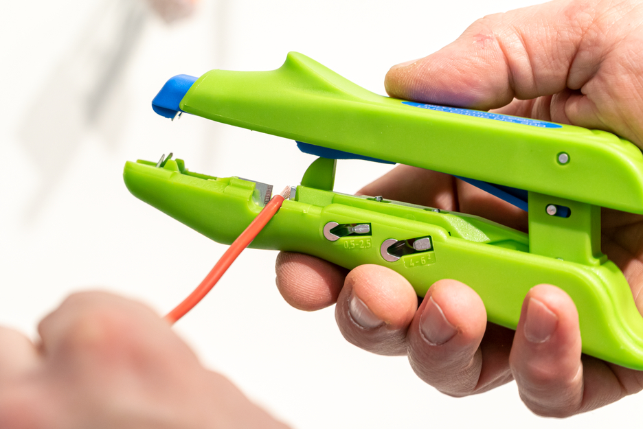 Duo-Crimp No. 300 Green Line | เครื่องมือปอกสายที่ยั่งยืน | สำหรับปอกสายและย้ำสาย | ช่วงการทำงาน 0.5 มม.² - 6.0 มม.²