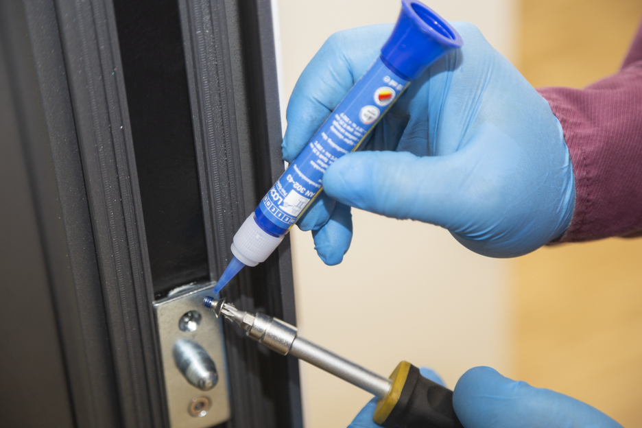 WEICONLOCK® AN 302-43 กาวล็อกเกลียว | ความแข็งแรงปานกลาง, ความเข้มข้นสูง, ผ่านการรับรองใช้กับการผลิตน้ำดื่ม